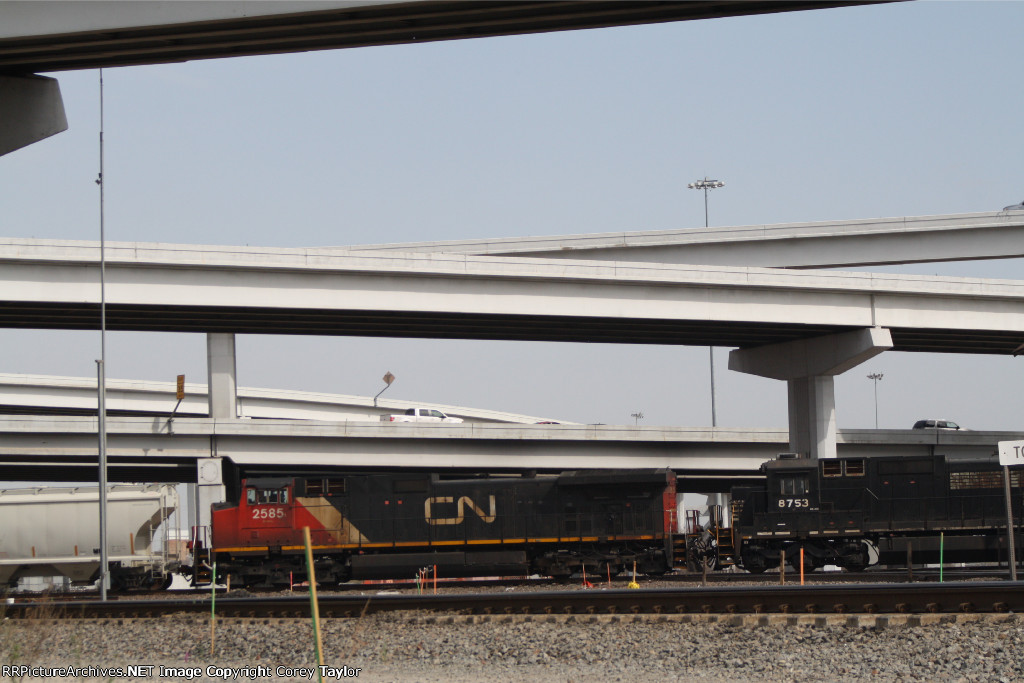 CN 2585